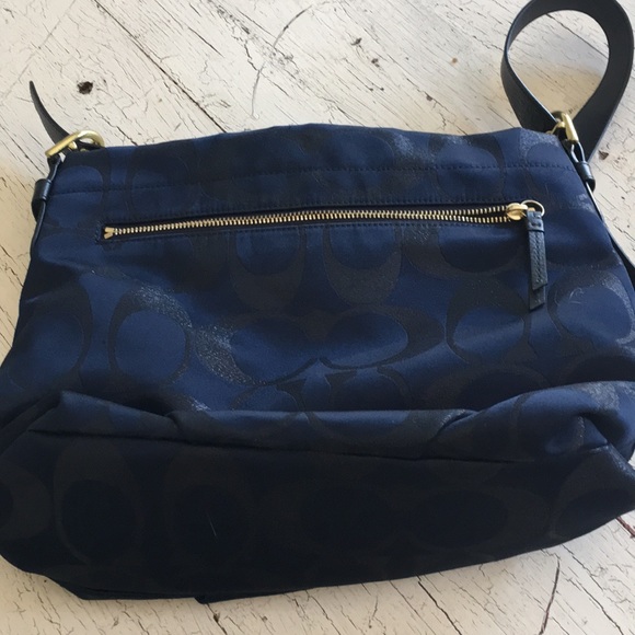 Coach Cross Body - Picture 4 of 5